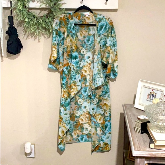 LulaRoe Lindsey - Picture 1 of 2